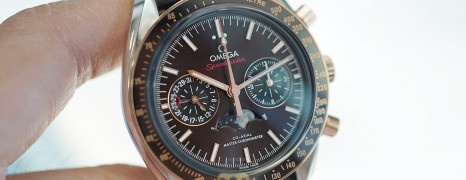 NEW!!! Omega Speedmaster Moonwatch Moonphase Steel ‑ Sedna™ Gold Brown Dial Chronograph Master Chronometer 44.25 mm (NEW Thai AD 12/2021)