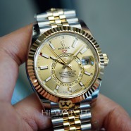 NEW!!! Rolex Sky-Dweller 2K Yellow Rolesor Champagne Dial 42 mm Ref.326933 (NEW Thai AD 03/2022)