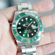 Rolex Submariner Date Green Ceramic 116610LV 40 mm (The Hulk) (12/2018)